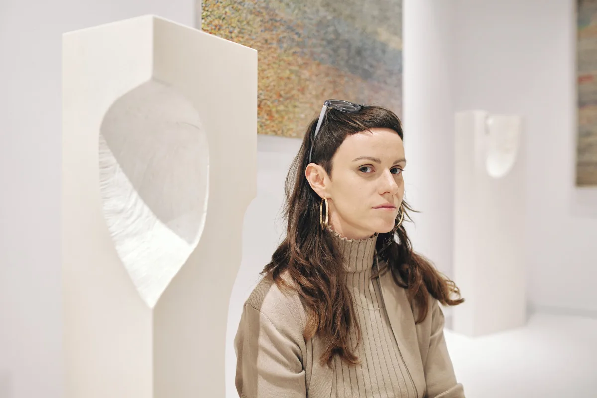 Aleksandra Józefów at the Cichość Rzeczy exhibition